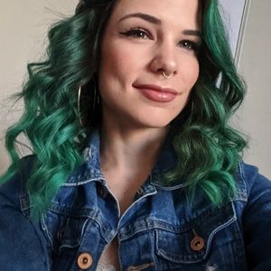 Meet your Posher, Brittney